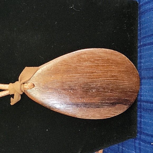 Leather n wooden necklace - Picture 2 of 3